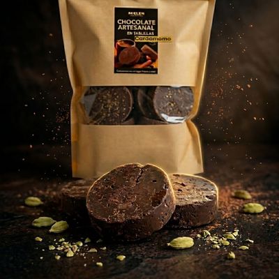 Chocolate Artesanal en Tablillas – 70% Cacao con Cardamomo (Bolsa de 15 oz)