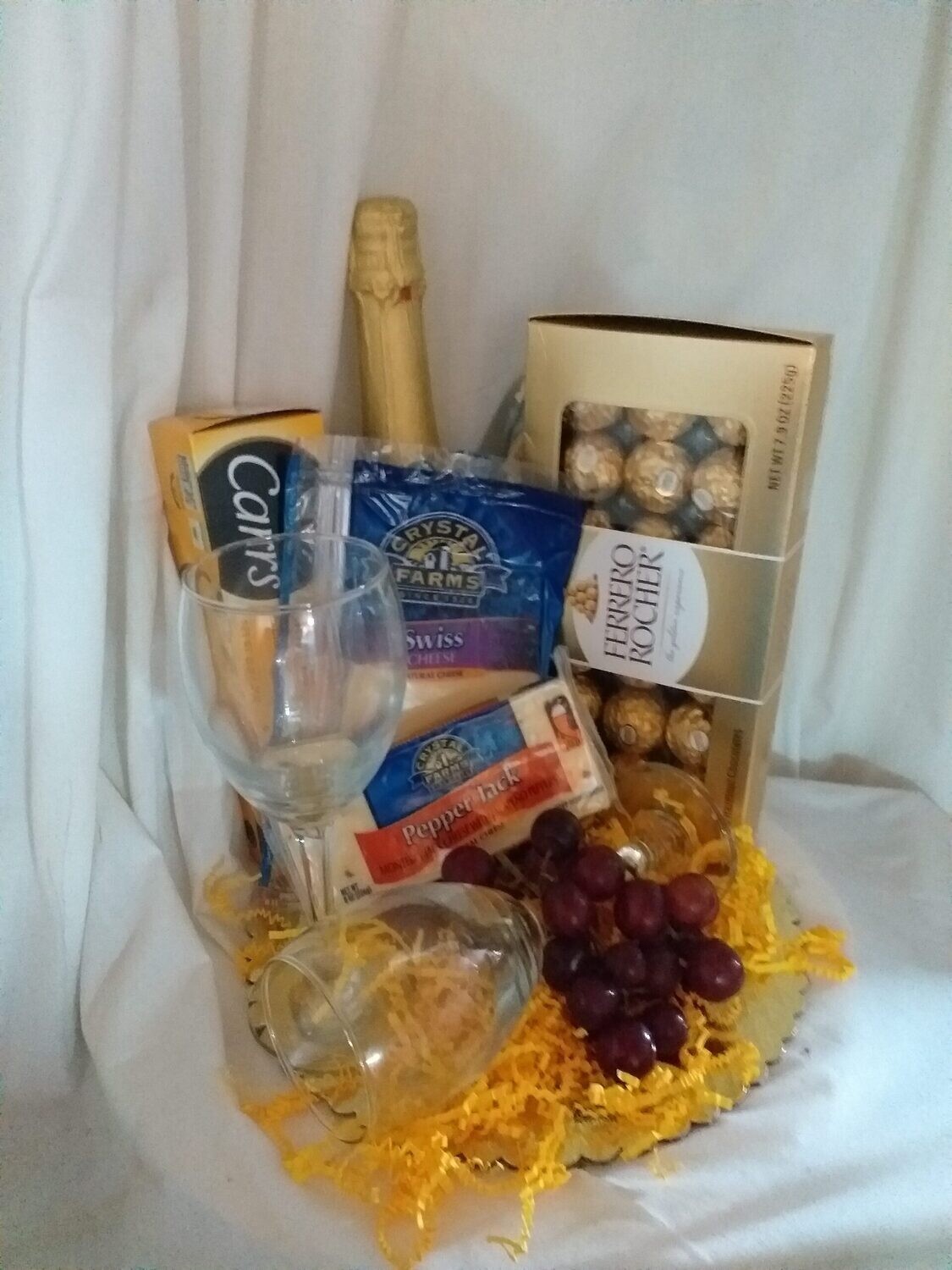 Cheese, Non-Alcoholic Wine and Chocolate Combo 2
