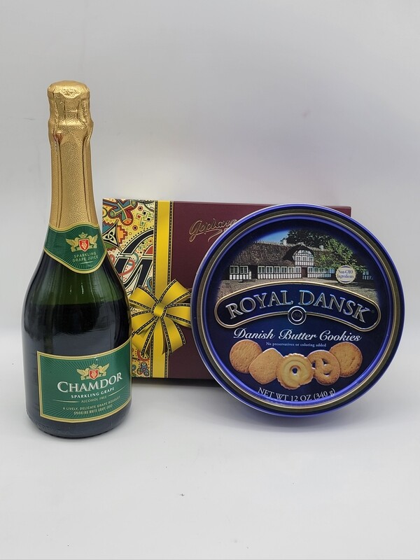 Chocolate, Non alcoholic wine and Cookies