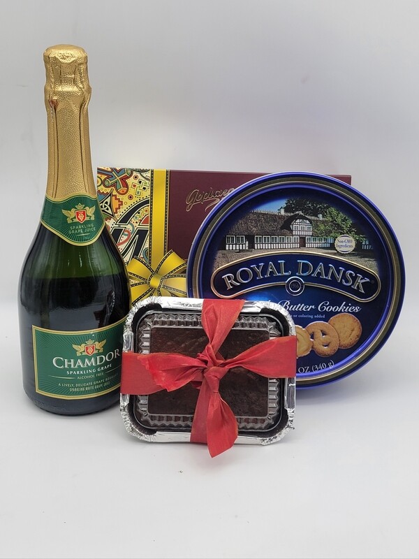 Chocolate, Non alcoholic Wine, Cookies, Small Xmas cake