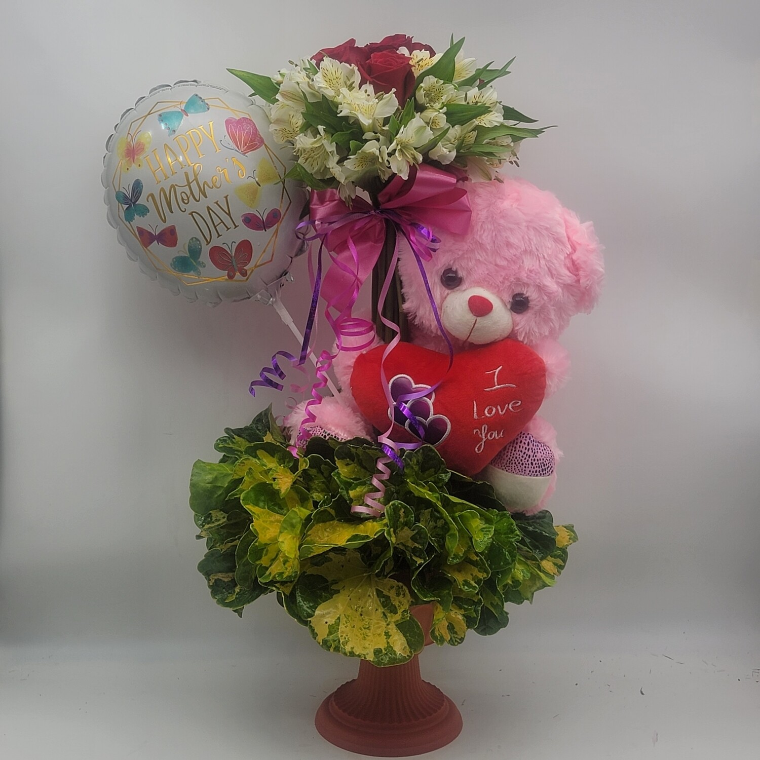 Rose and Teddy delight with a Balloon