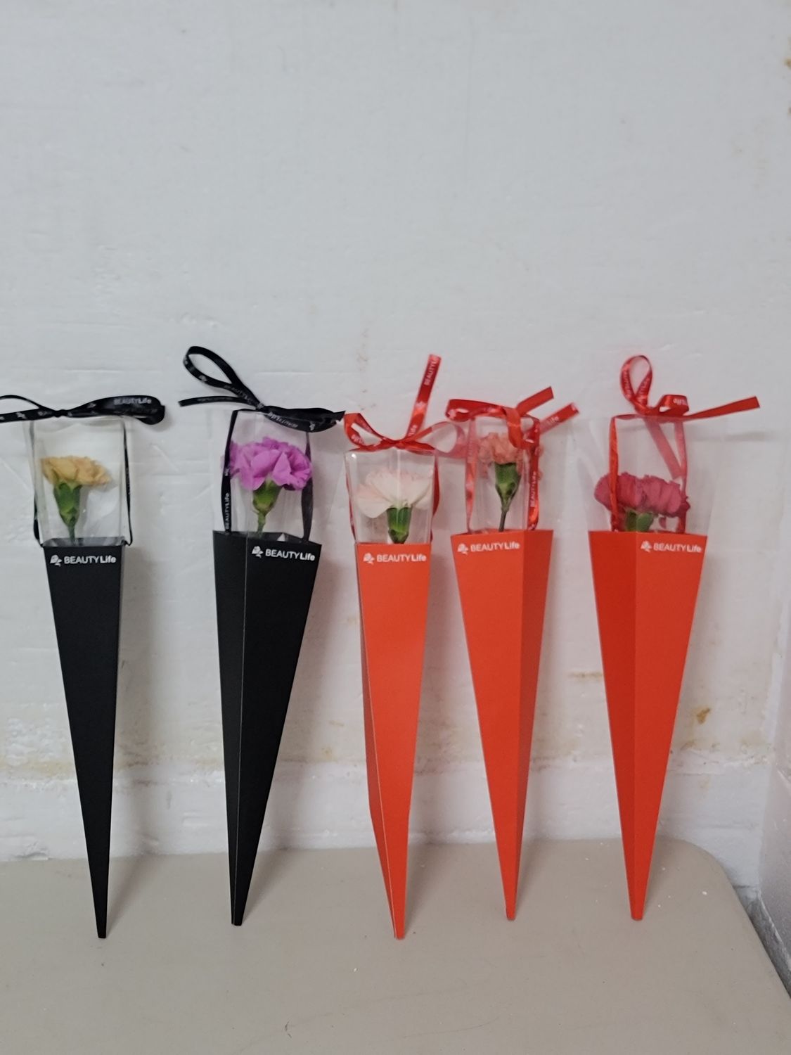 1 Carnation in a red/black box