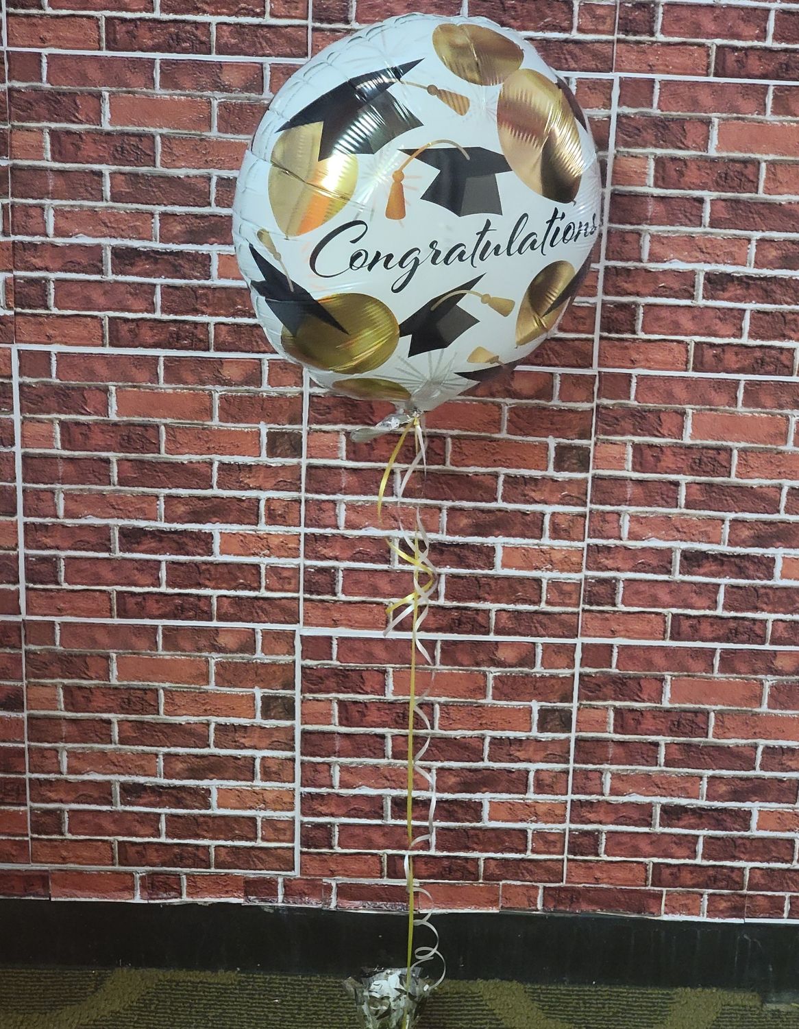 Graduation 17" helium balloon 