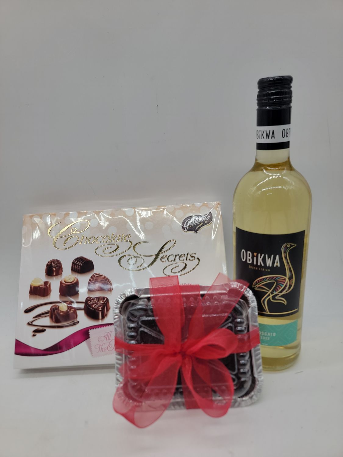 114g Chocolates, 6" x 6" square Cake, White  Wine