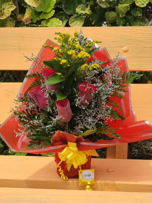 4 Roses in a wrap