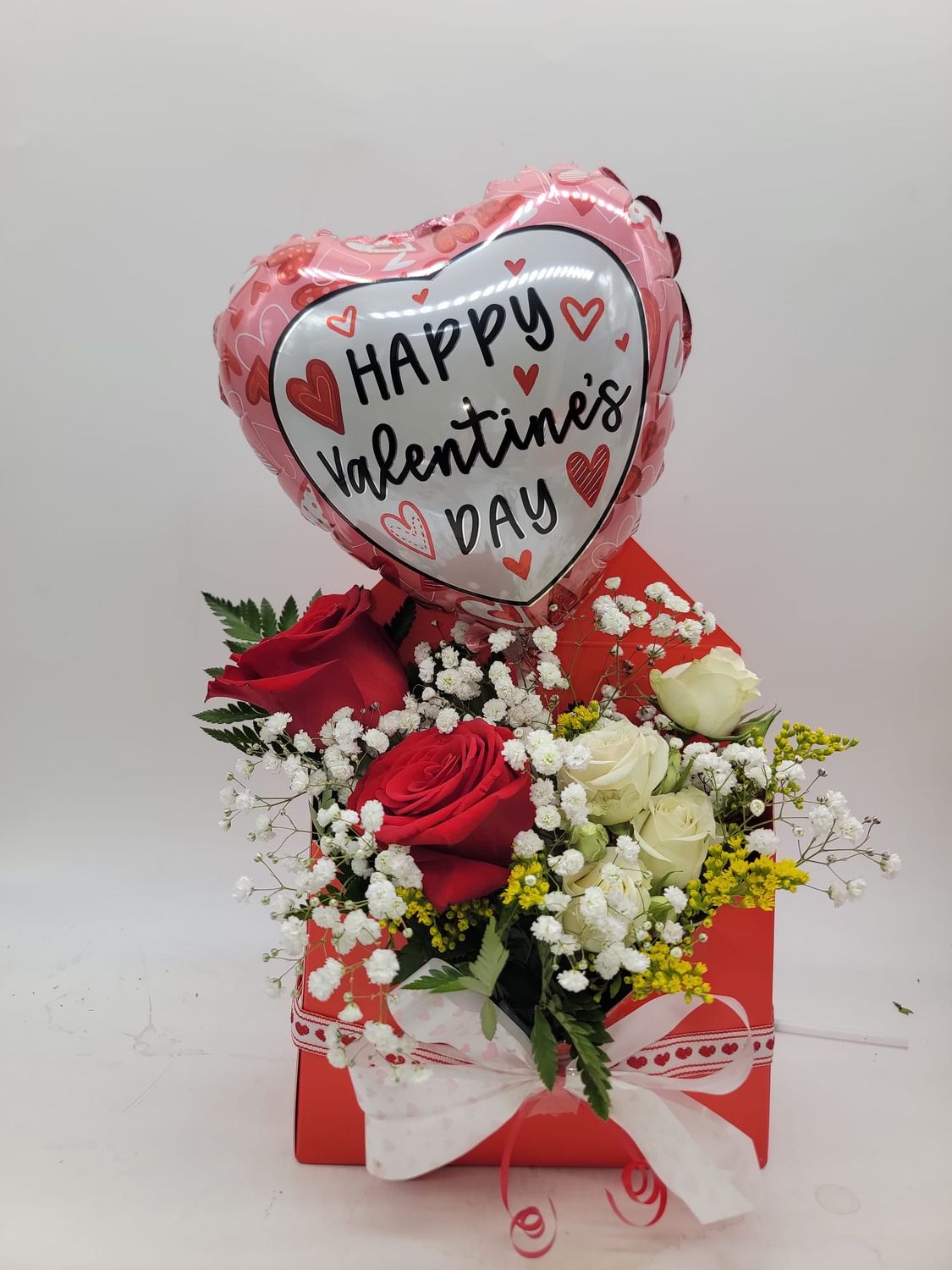 Love Letter Bouquet: Mixed Roses with Balloon