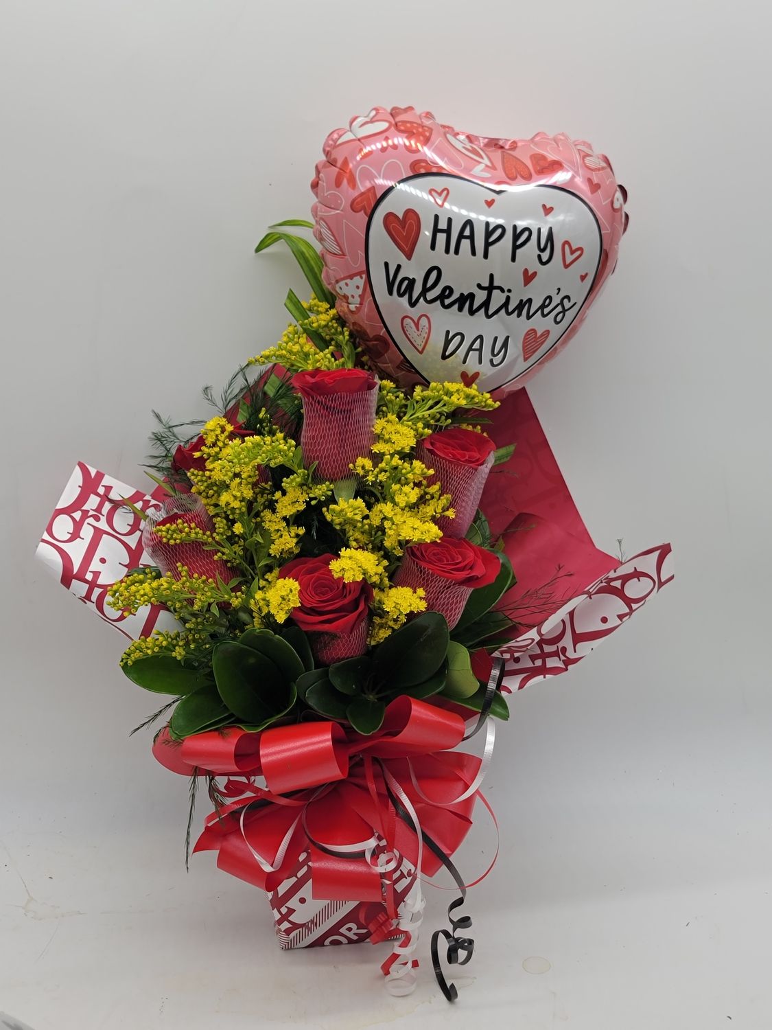 Roses  - 6 in a wrap with a balloon