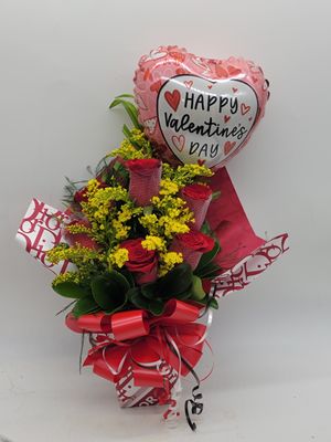 Roses  - 6 in a wrap with a balloon