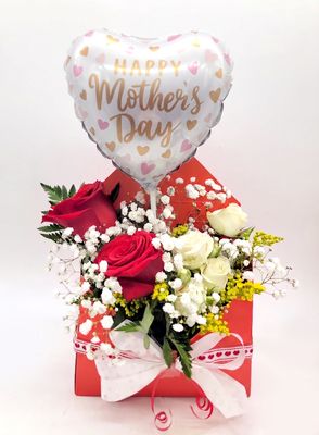 Mother's Day Love Letter Bouquet: Mixed Roses with Balloon