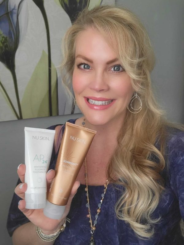 TAN &amp; TOOTHPASTE DUO