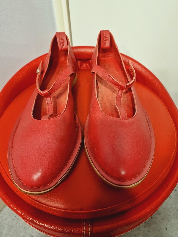 EWAIWALLA LEATHER RED FLAT SHOES