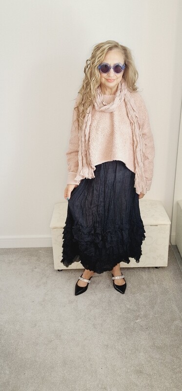 PRIVATSACHEN BLACK SKIRT BAKSTRAPS