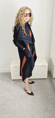 NU PLEATED ABSTRACT PRINT DUSTER COAT