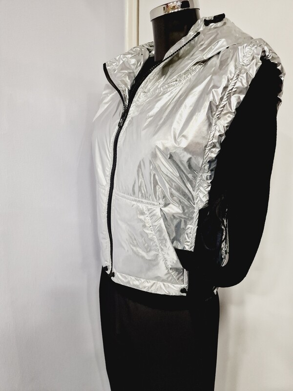 NU METALLIC JILET WITH HOOD