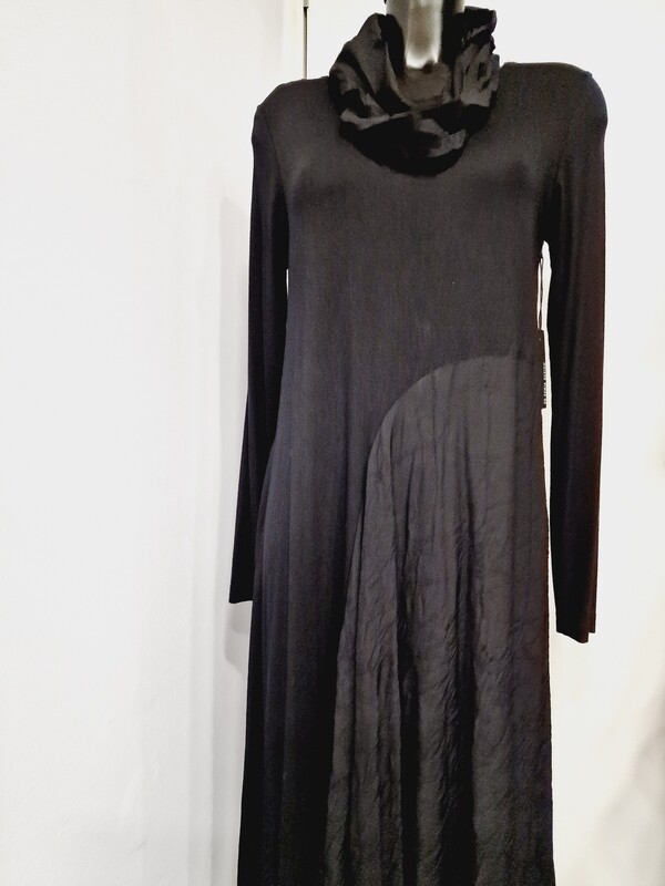 XENIA DESIGN DRESS AND SNOOD CODO