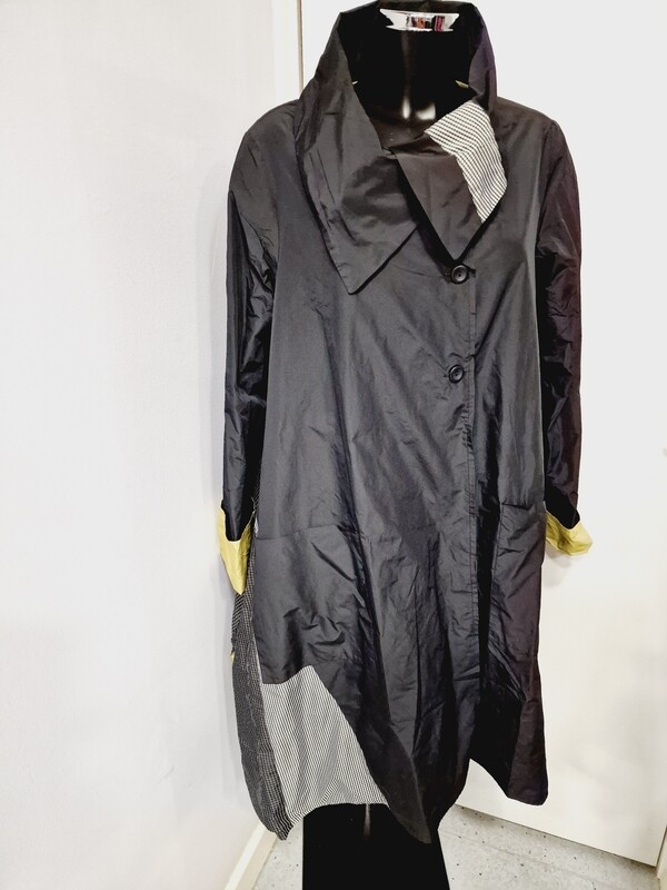 LUUKAA LIGHTWEIGHT COAT REVERSABLE 