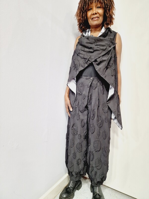 CARACLAN DOUBLE LAYERED JILET (in BLACK-MULTI)
