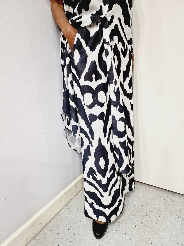 CARACLAN BLACK/WHITE PRINT TROUSERS