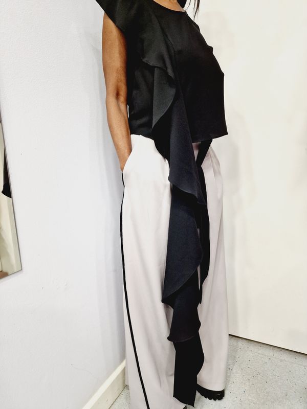 CARACLAN BLACK TANK TOP WITH LONG WAVY SIDE SASH