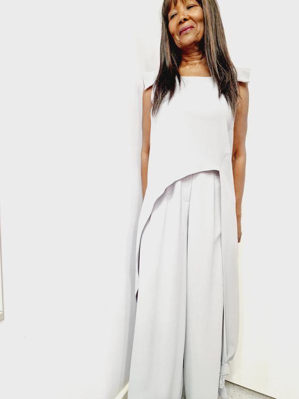 CARACLAN LIGHT GREY TUNIC WITH CUT OUT FRONT