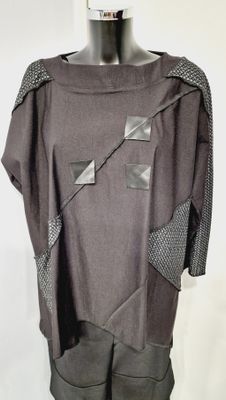 CARACLAN ASYMMETRICAL STYLE SWEATER CARACLAN ASYMMETRICAL STYLE SWEATER