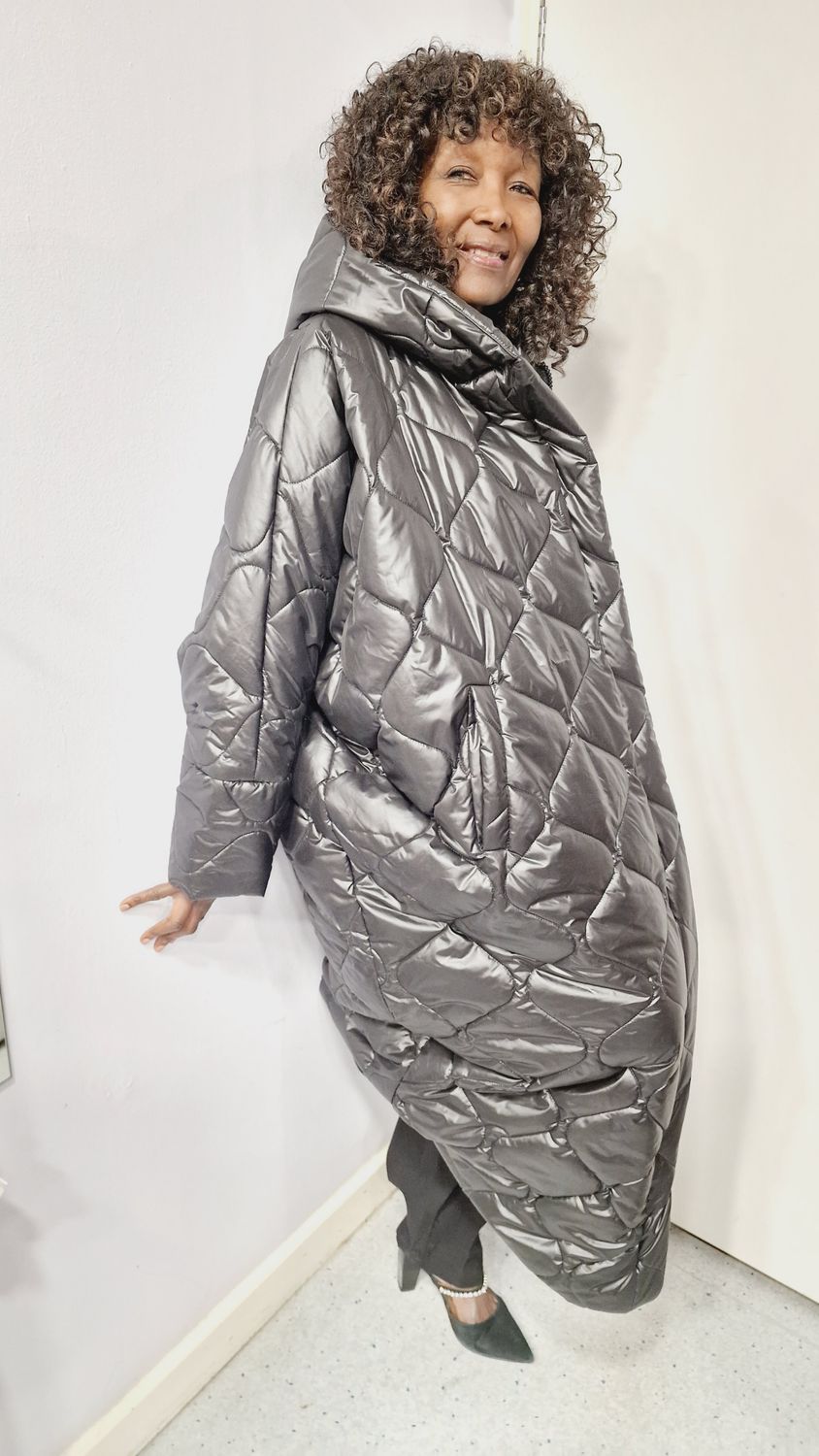 CARACLAN OVERSIZED QUILTED COAT
