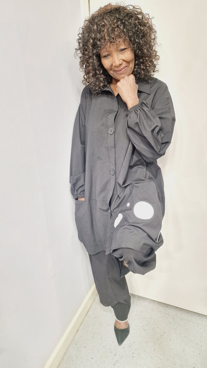 CARACLAN OVERSIZED BLACK SHIRT