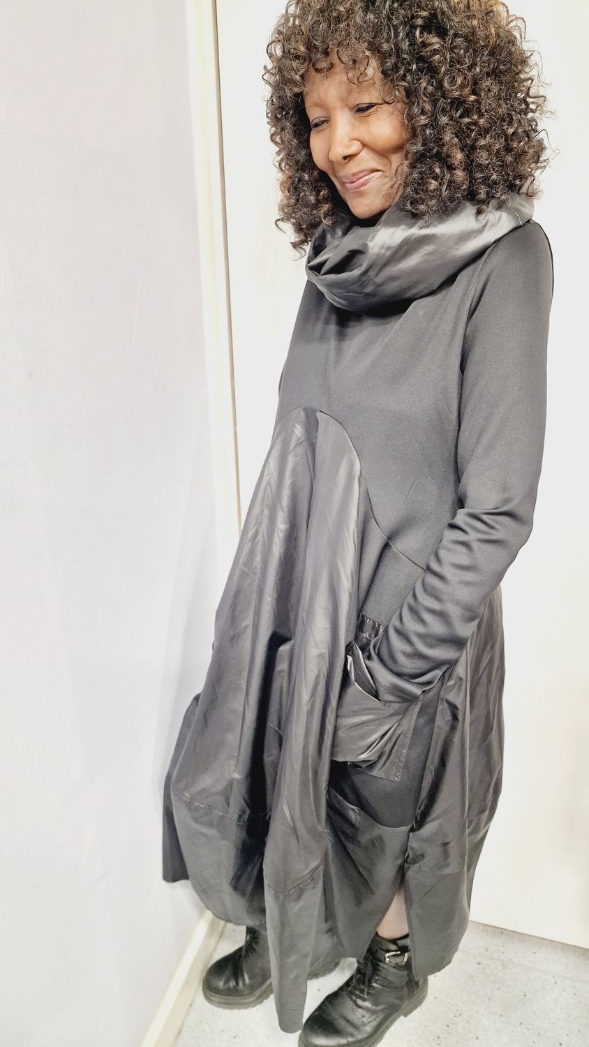 CARACLAN DRESS