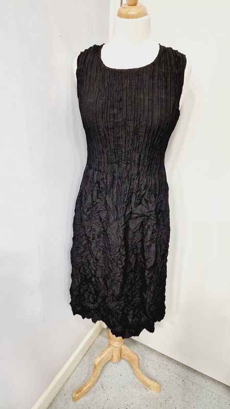 ALQUEMA SLEEVELESS SMASH DRESS BLACK