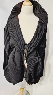 NU PLEATED JACKET
