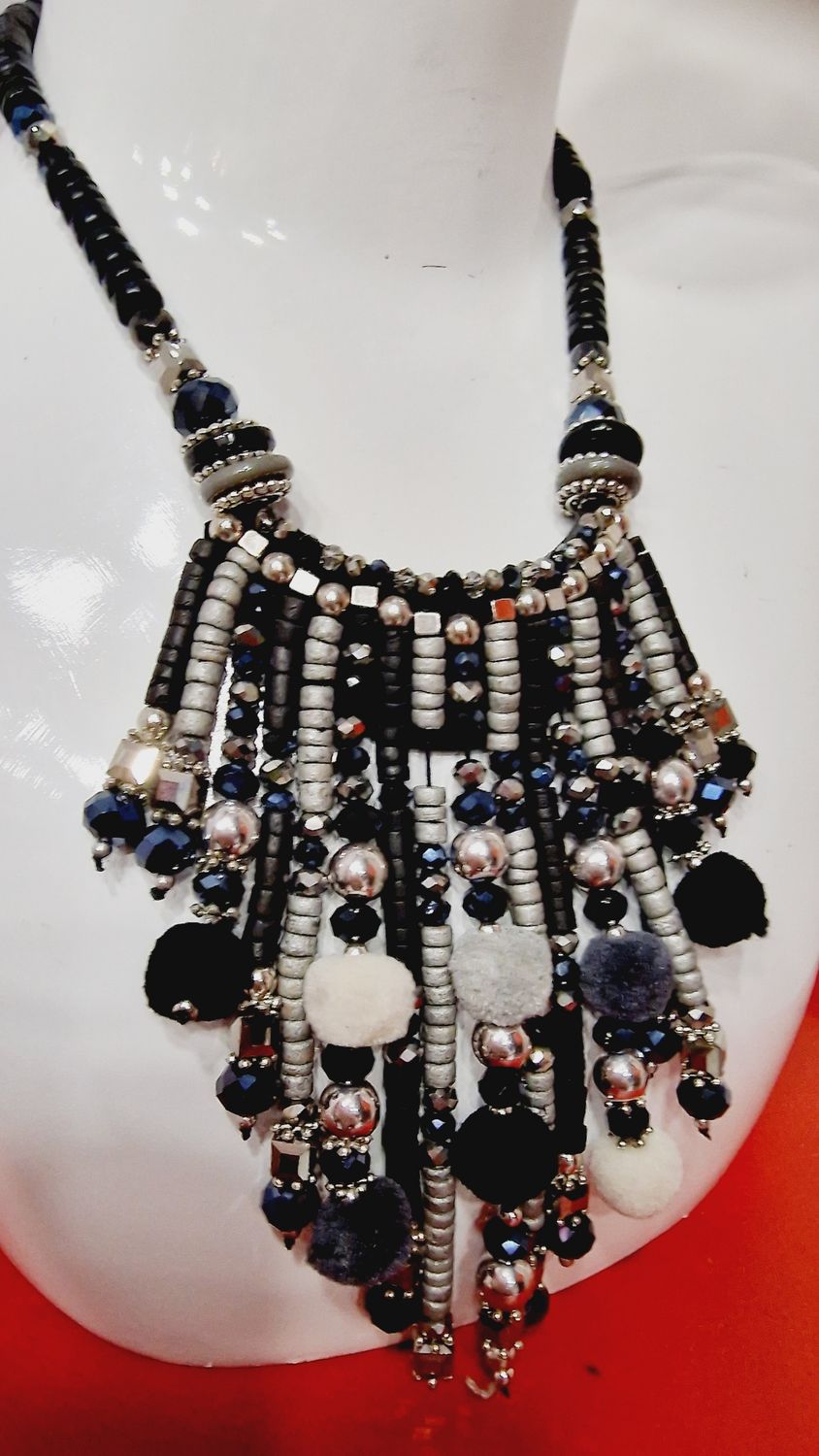 MILTI STRANDS NECKLACE
