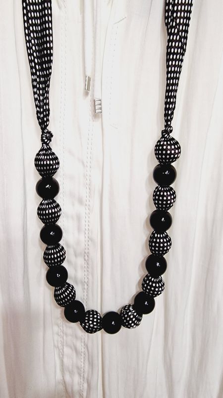 BLACK AND WHITE  NECKLACE