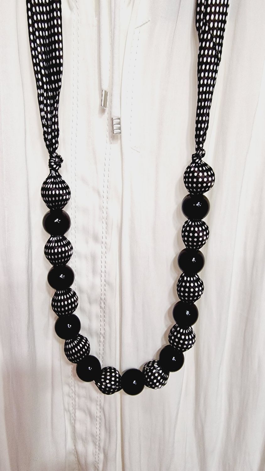 BLACK AND WHITE  NECKLACE