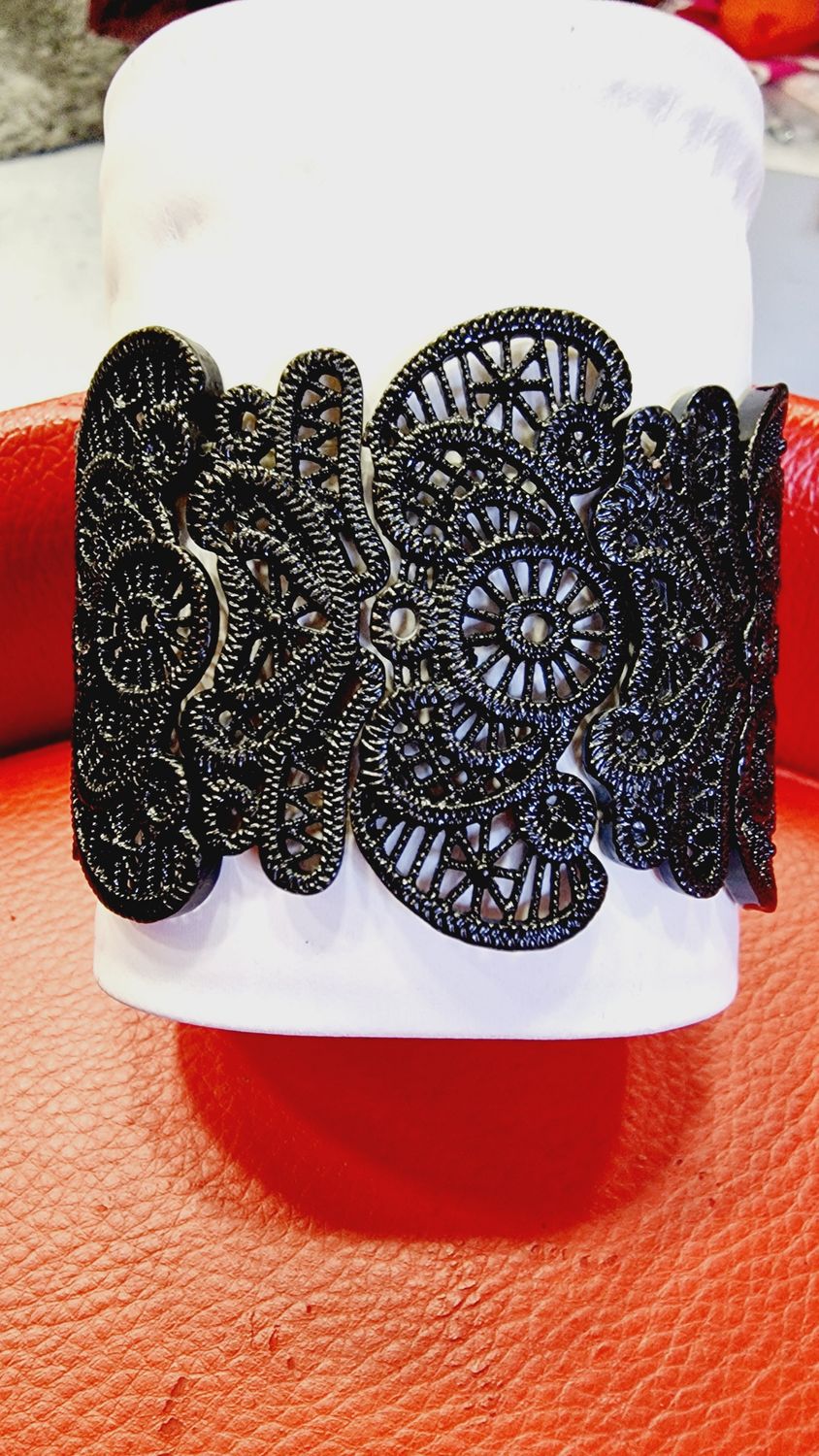 BLACK ELASTICATED BRACELET IN VINTAGE LOOK