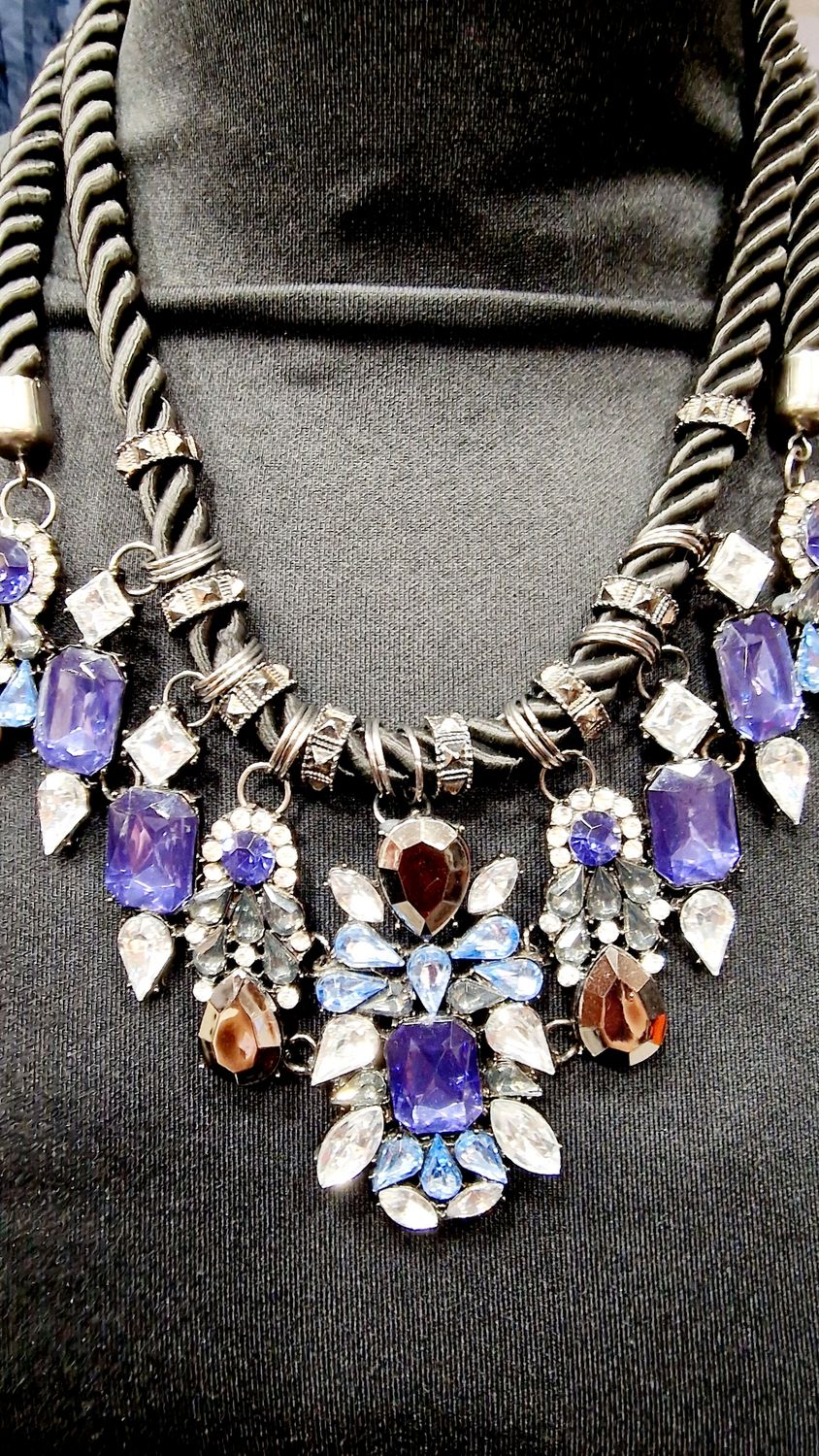 MULTI SHAPE CHUNKY NECKLACE