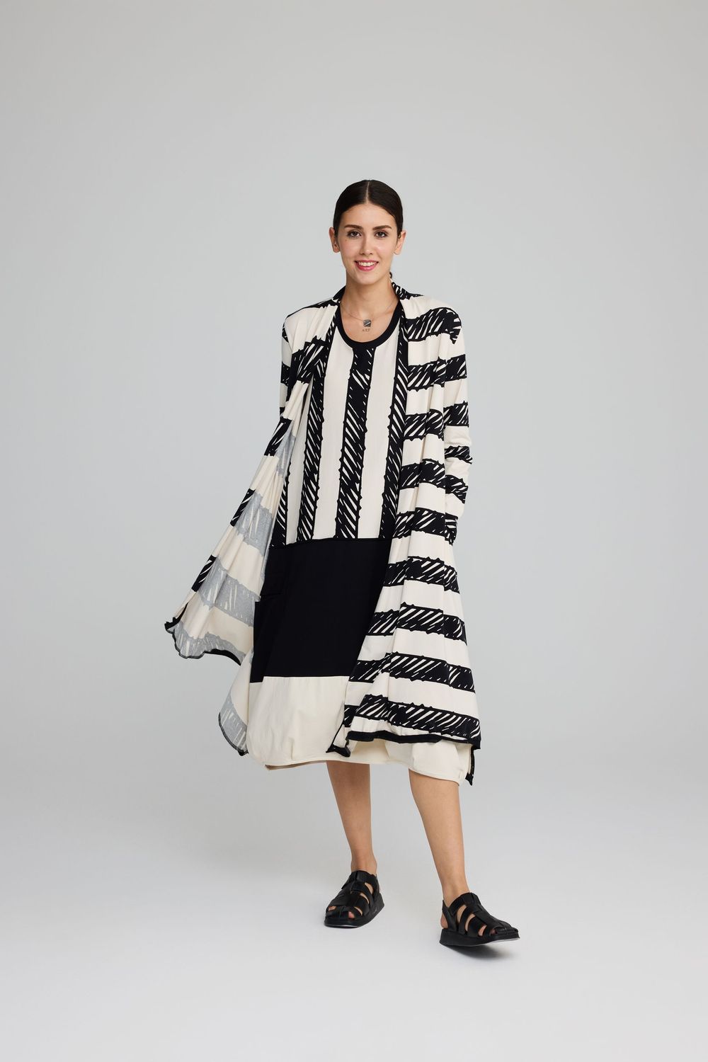 LUUKAA LONG SLEEVELESS DRESS-BLACK/CREAM