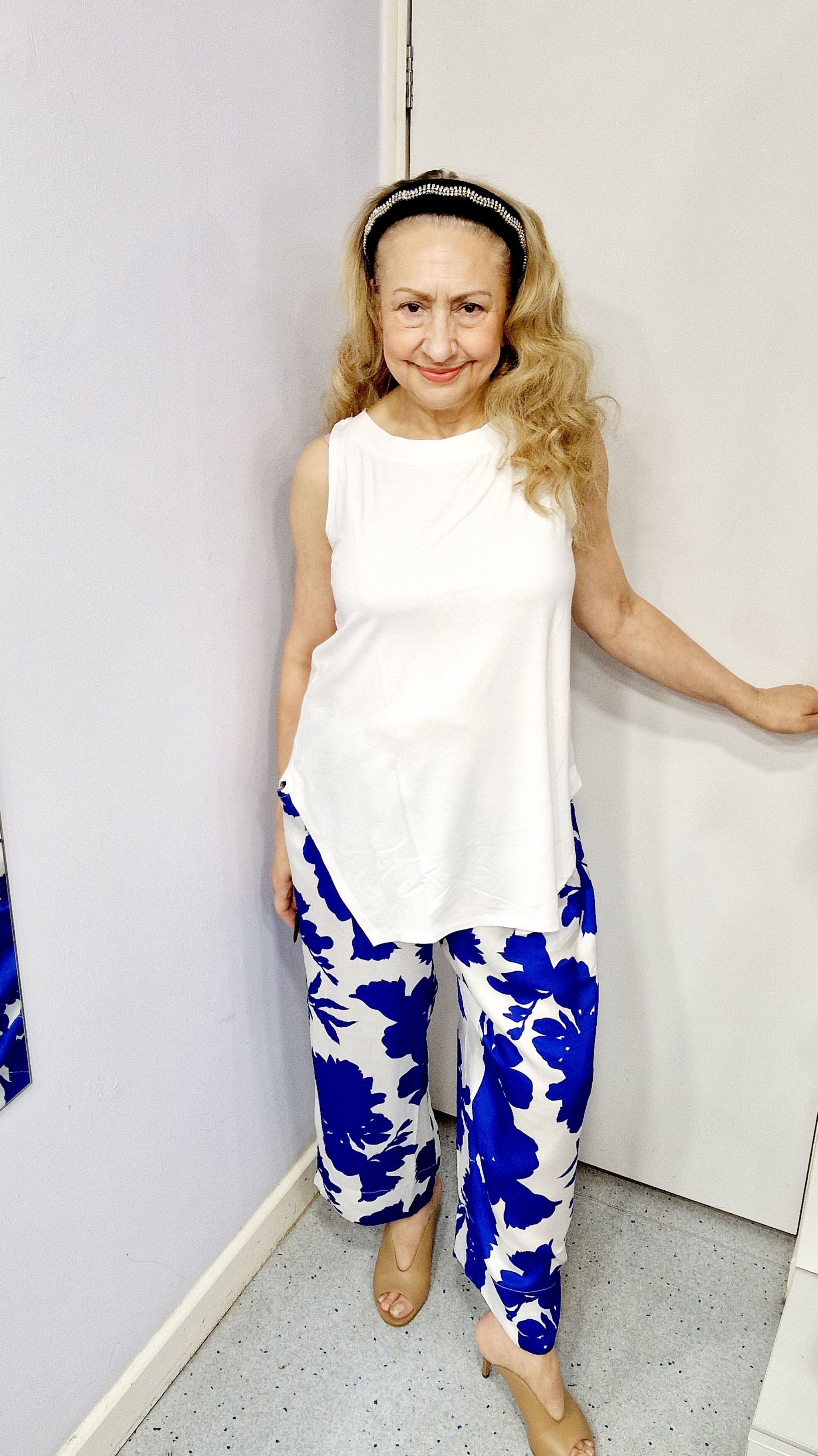 ALEMBIKA SLEEVELESS TOP-WHITE