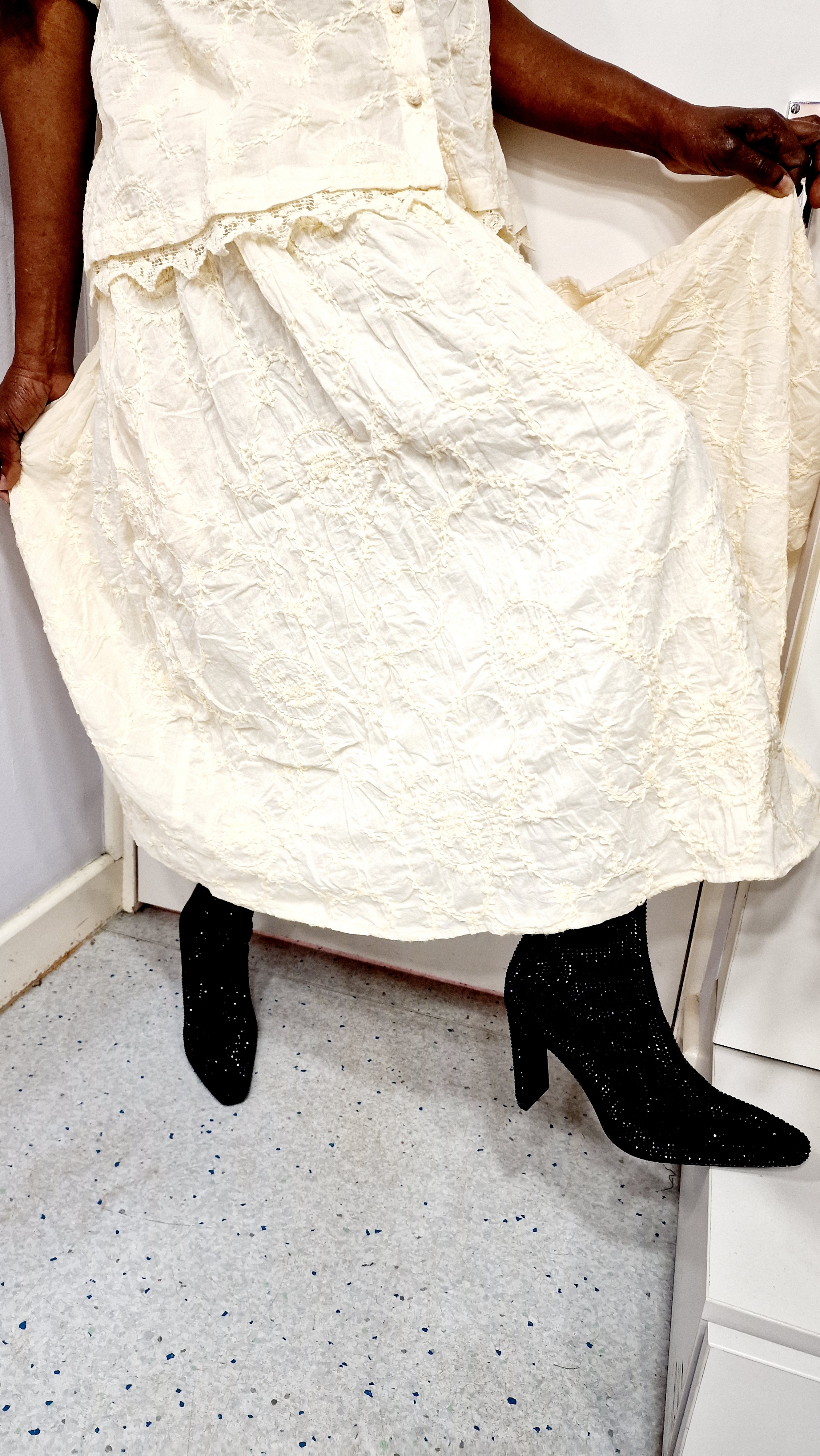 EWAIWALLA CREAM SKIRT-OLGA