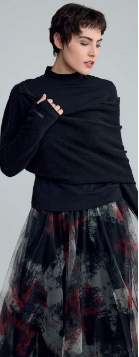 LUUKAA VELVET BLACK TOP LANA