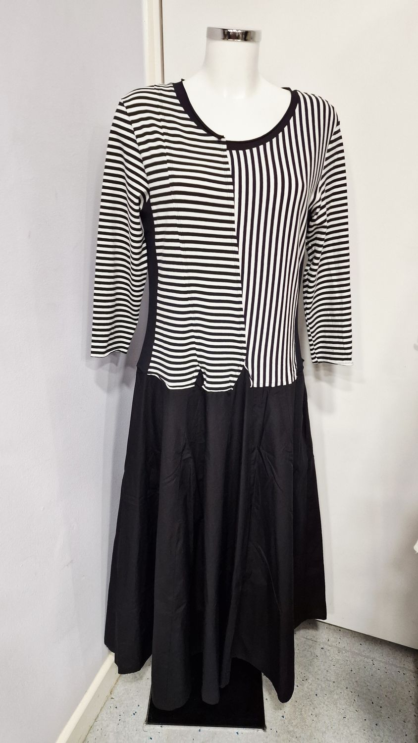 LUUKAA BLACK /WHITE STRIPES DRESS-AVENIA