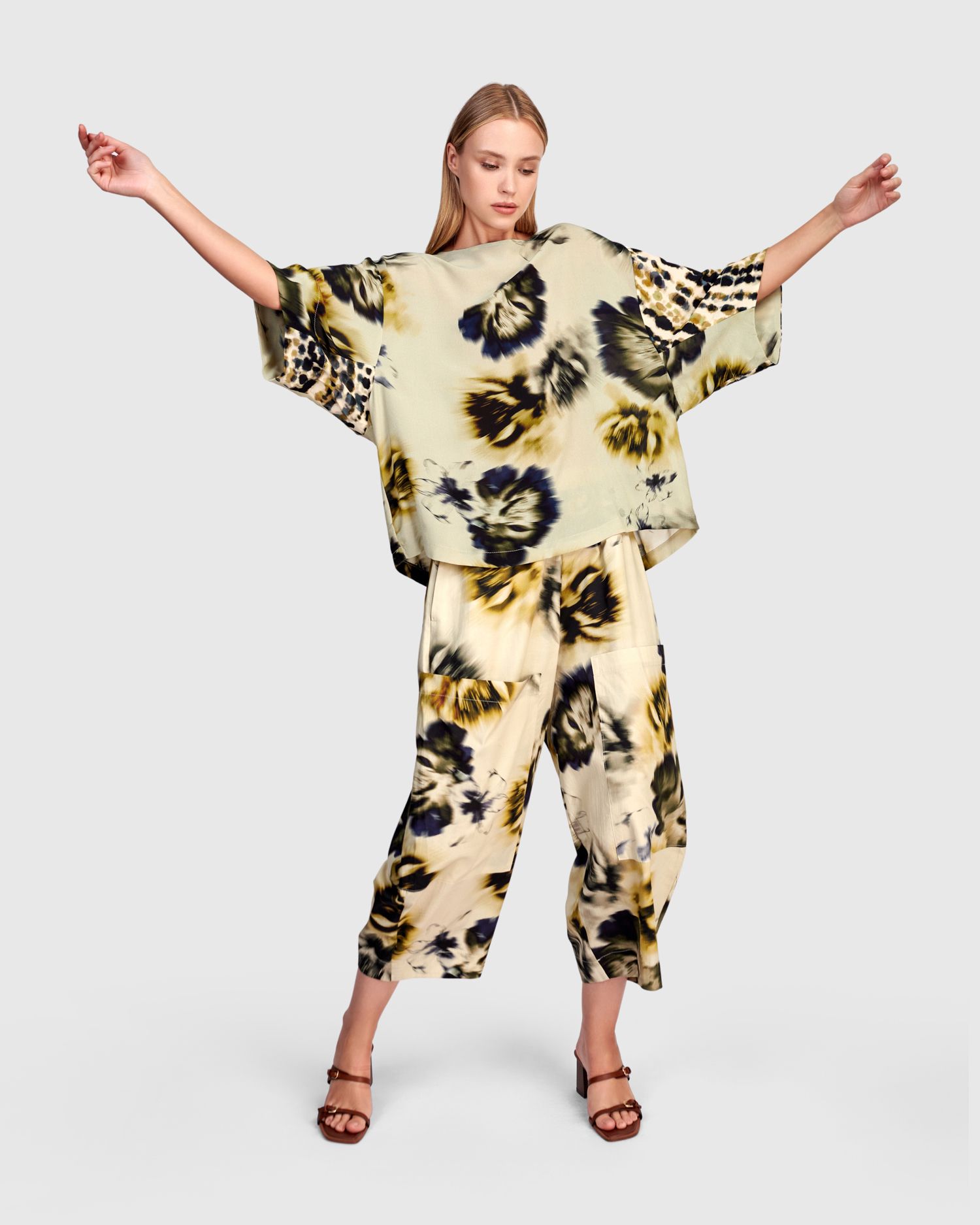 ALEMBIKA TROUSERS-FLORAL PRINT