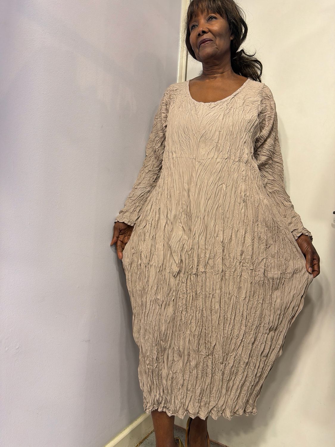 PRIVATSACHEN CRUSHED SILK DRESS-REGEN-KIESEL/TAUPE