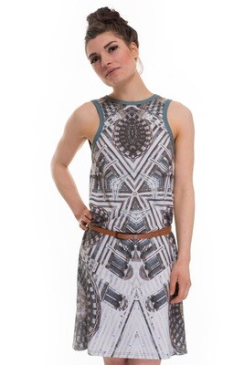 Knielanges, ärmelloses Jersey Kleid, Grau, Türkis mit außergewöhnlicher Musterung und hochgeschlossenem Halsausschnitt