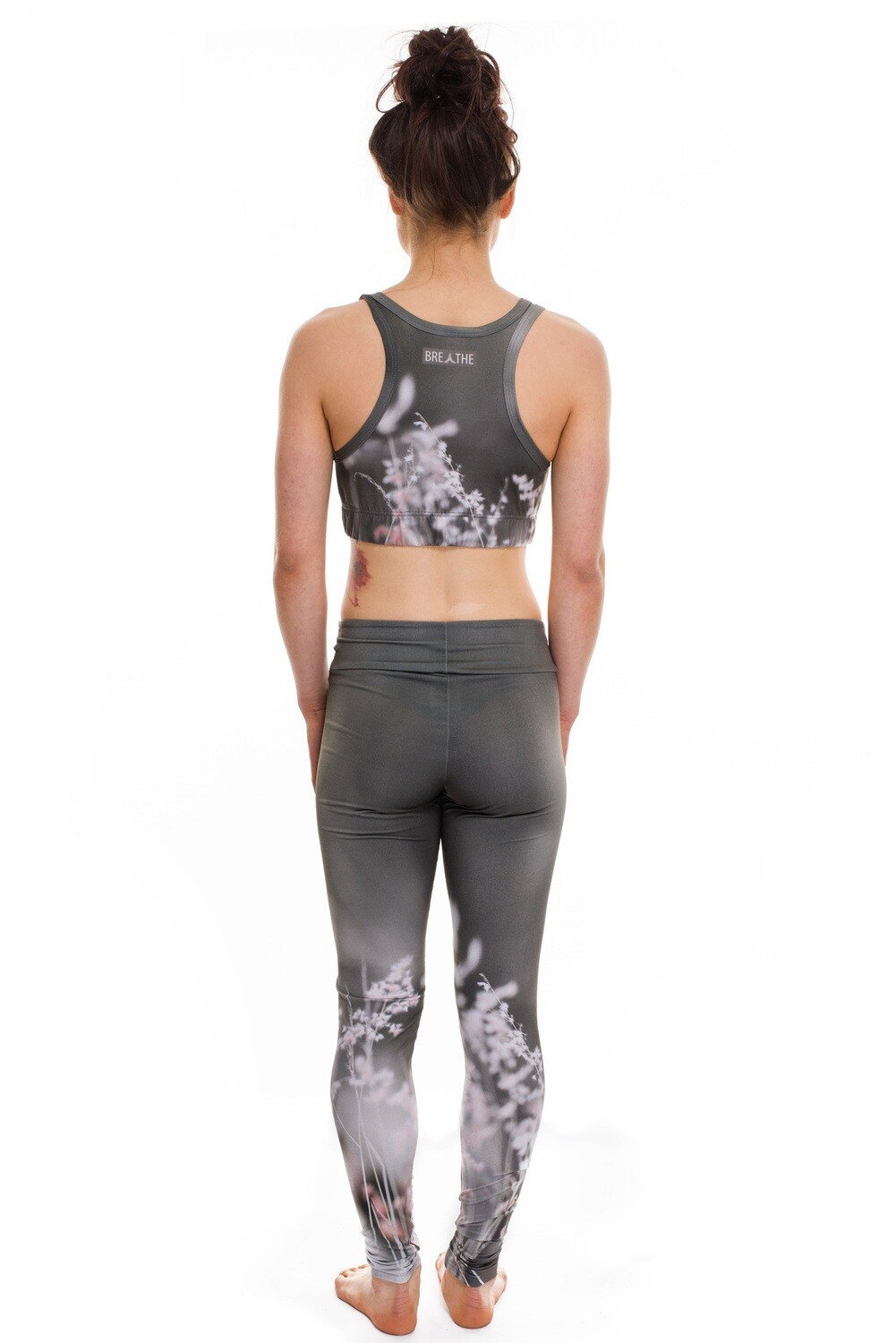 RobeCode Grau-Grüne Leggings mit fotorealistischer Blumenwiese – Romantischer Druck mit Gräsern