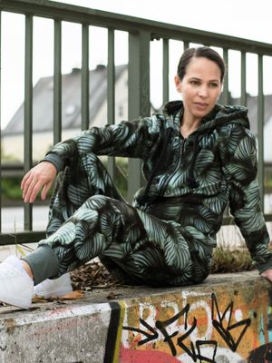 RobeCode grün gemusterte Fleecehose mit Blätterprint