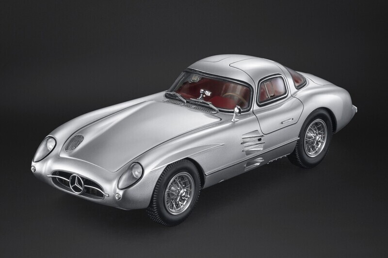 1:18 Top Marques - Mercedes Benz 300 SLR Uhlenhaut Red leather interior silber 1:18 Top Marques - Mercedes Benz 300 SLR Uhlenhaut Red leather interior silber