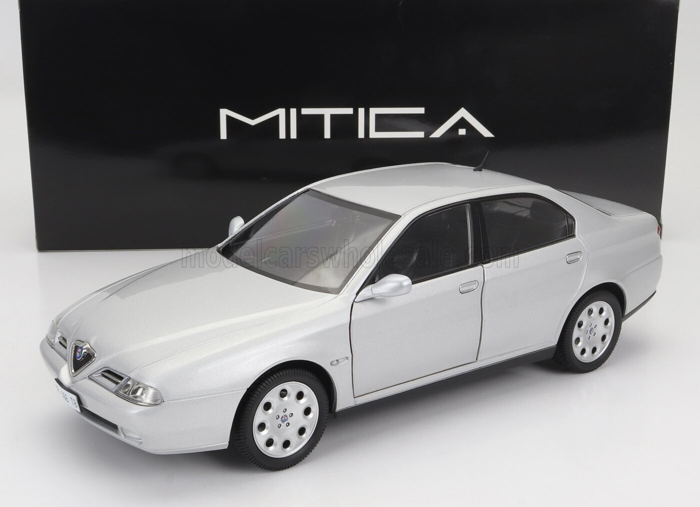 1:18 Mitica Diecast - Alfa Romeo 166 V6 TB 1998 Silver