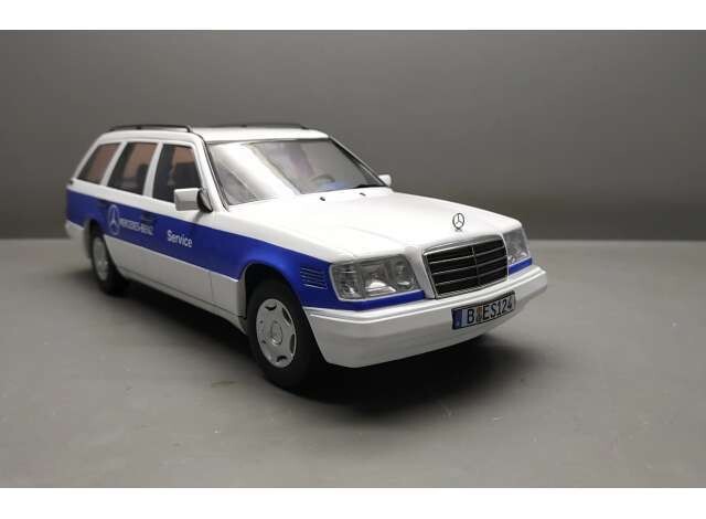 1:18 Triple9 - 1995 Mercedes E-Class T Model *Mercedes Service car*
