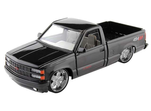 1:24 Motormax - Chevrolet 454 SS pick-up, black 1:24 Motormax - Chevrolet 454 SS pick-up, black