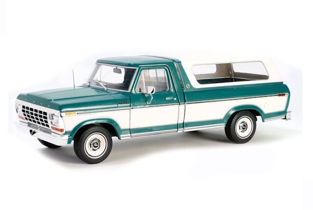 1:18 Greenlight - 1979 Ford F-100 Ranger, dark jade metallic and wimbledon white Tu-Tone and Deluxe Box Cover 1:18 Greenlight - 1979 Ford F-100 Ranger, dark jade metallic and wimbledon white Tu-Tone and Deluxe Box Cover
